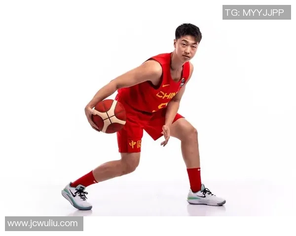 张峻豪对足球明星的热爱与追随展现了年轻一代的体育情怀与偶像崇拜